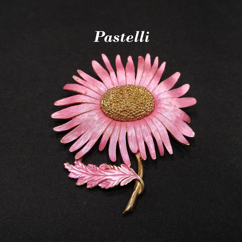 Pastelli Pink Gold Enamel Daisy Brooch, Royal of Pittsburgh, 1960s Vintage
